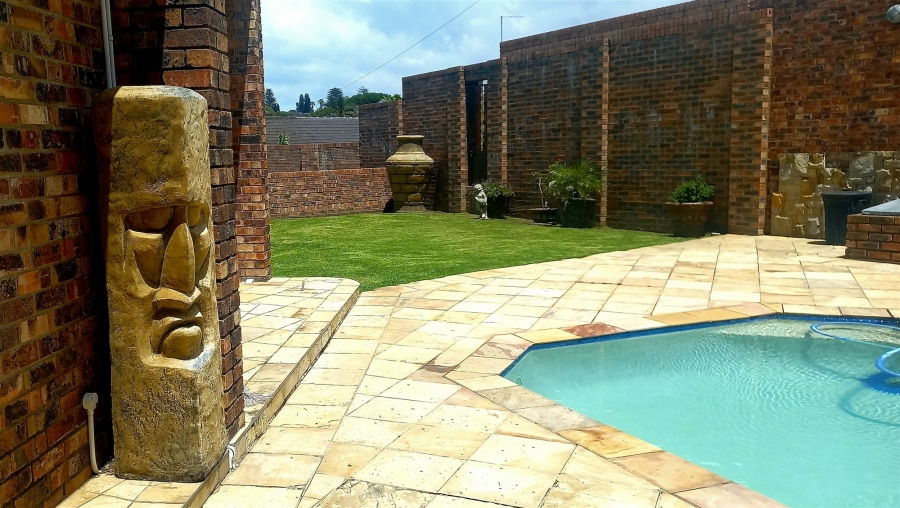 10 Bedroom Property for Sale in Vincent Heights Eastern Cape